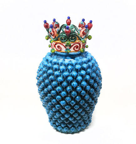 Picture of Pine cone vase real