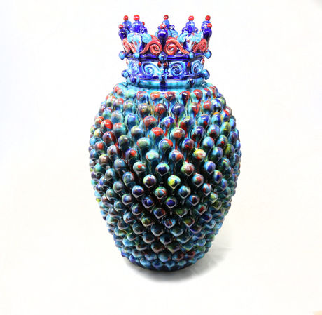 Picture of Pine cone vase real